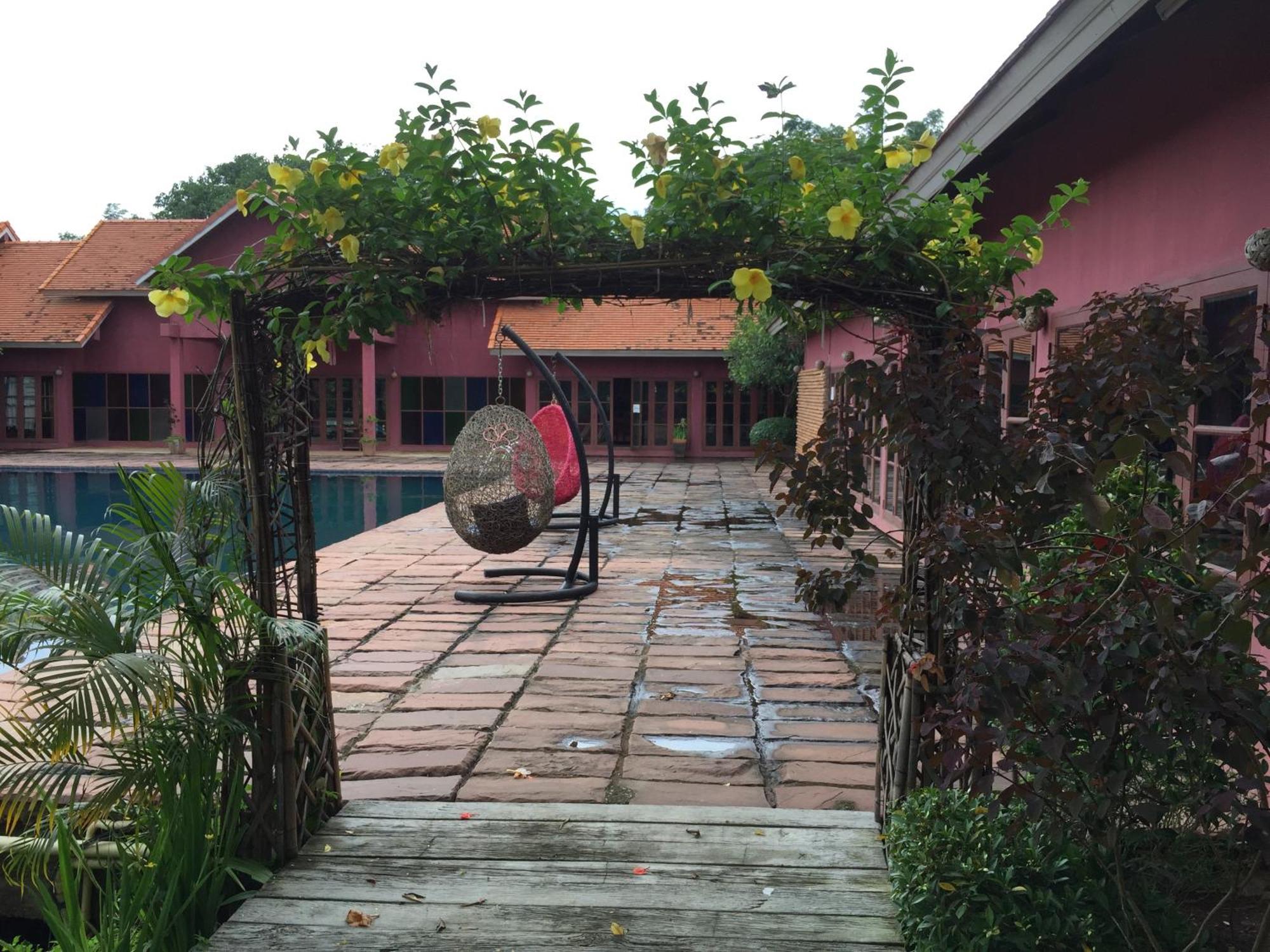 Chiangmai Royal Creek Hotel Hang Dong Bagian luar foto