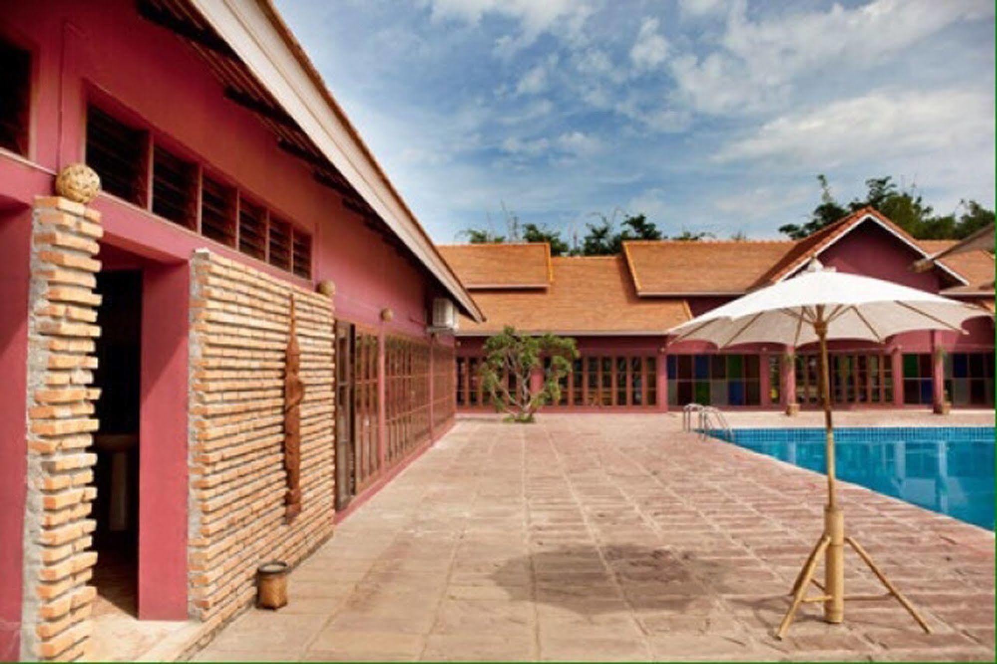 Chiangmai Royal Creek Hotel Hang Dong Bagian luar foto